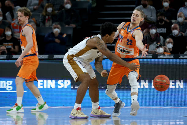 在浓眉本周 在浓眉本周